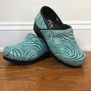 Barely used Sanita clogs